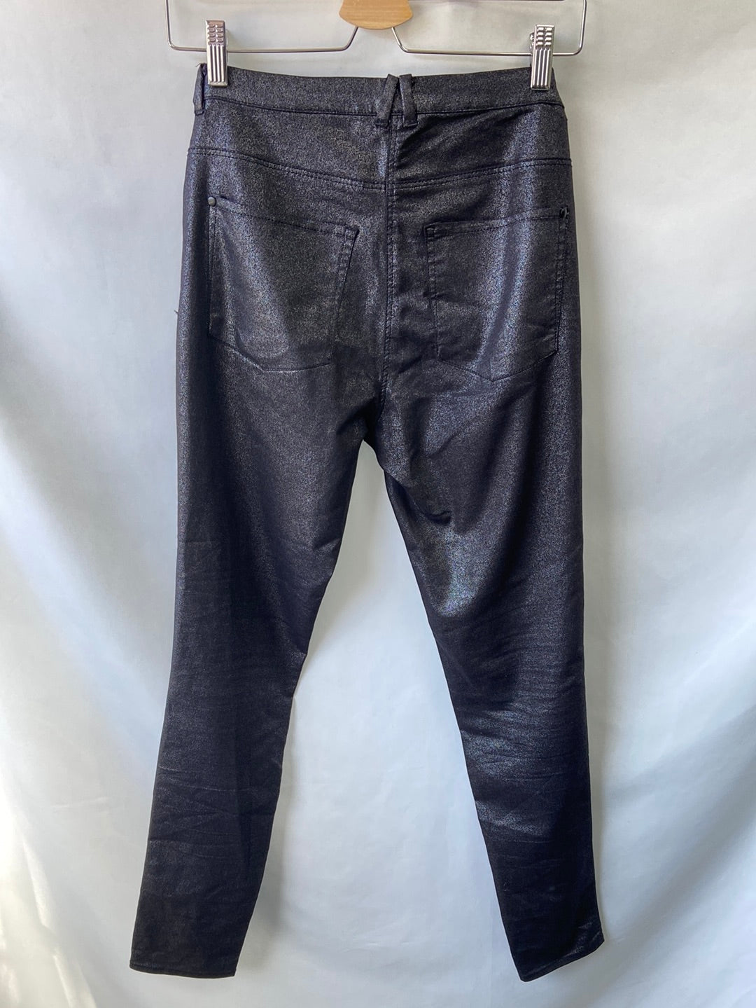 H&M. Pantalones purpurina T.36