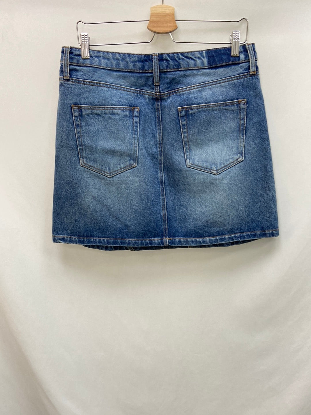 STRADIVARIUS.Falda corta vaquera T.42