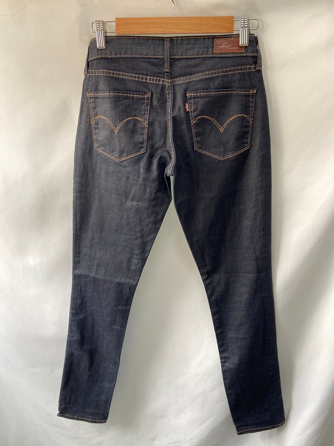 LEVI'S. Vaqueros oscuros T.26 (38)