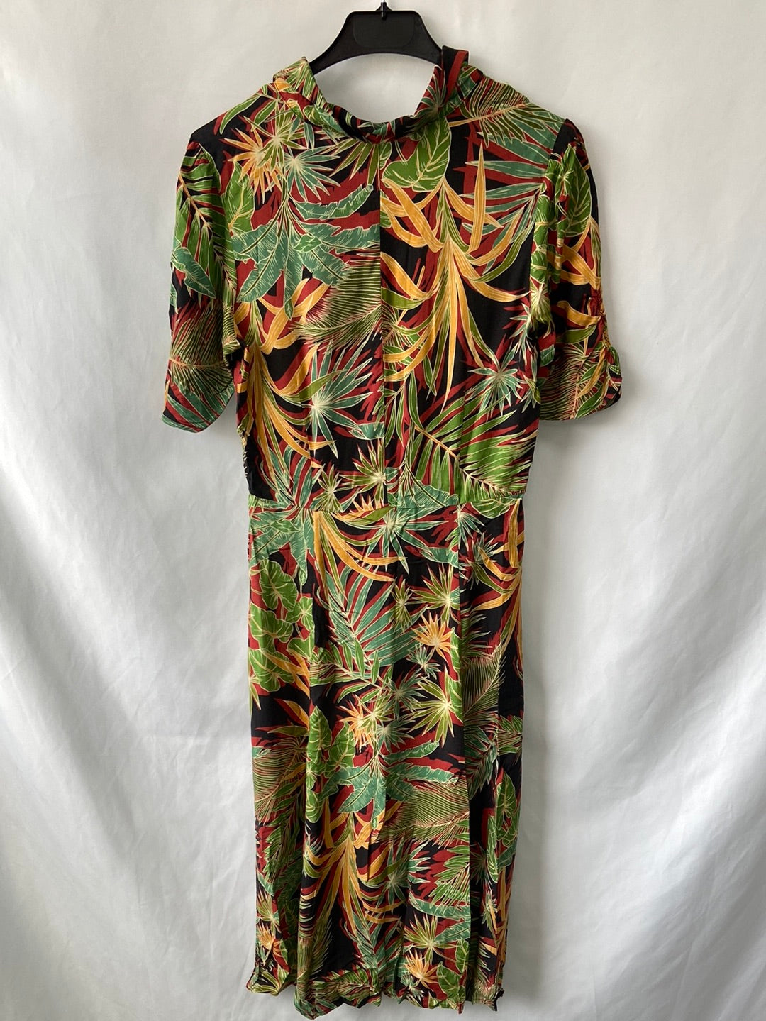 STRADIVARIUS.Vestido midi hojas T.S