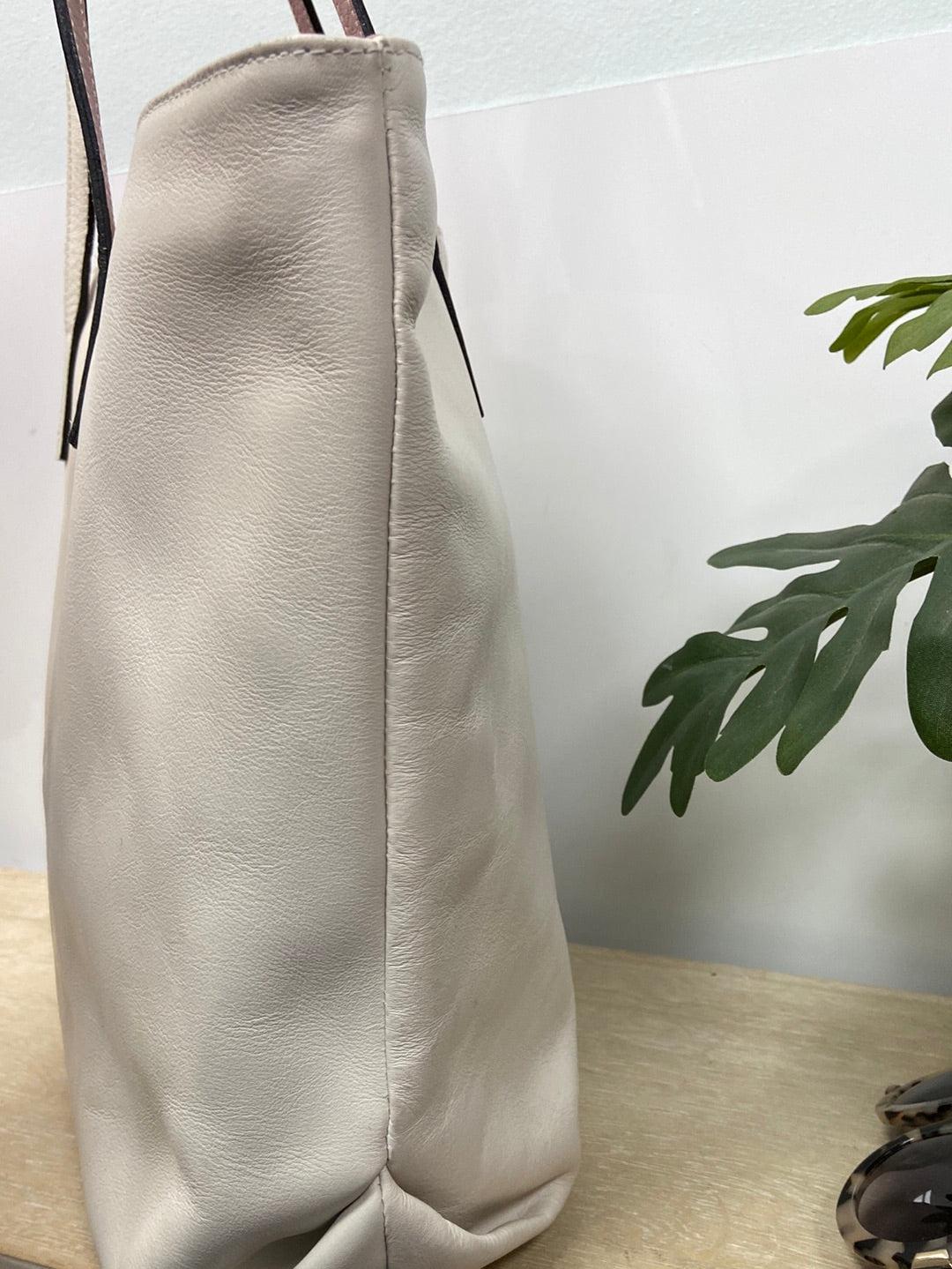 OTRAS. Bolso blanco grande