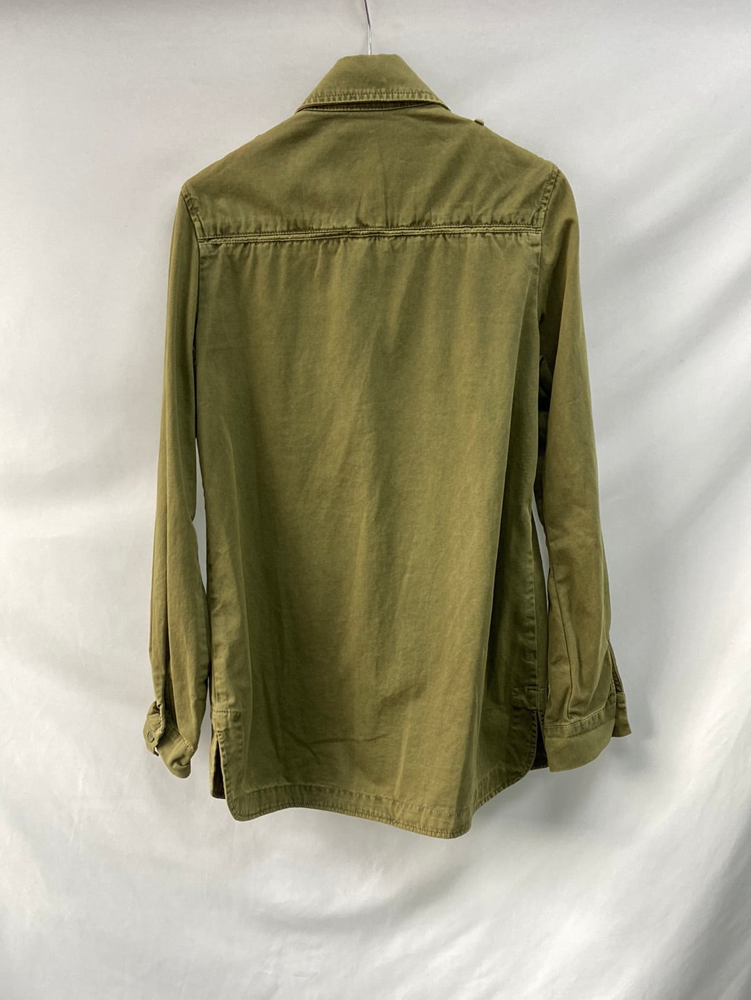ZARA. sobrecamisa verde abalorios T.s
