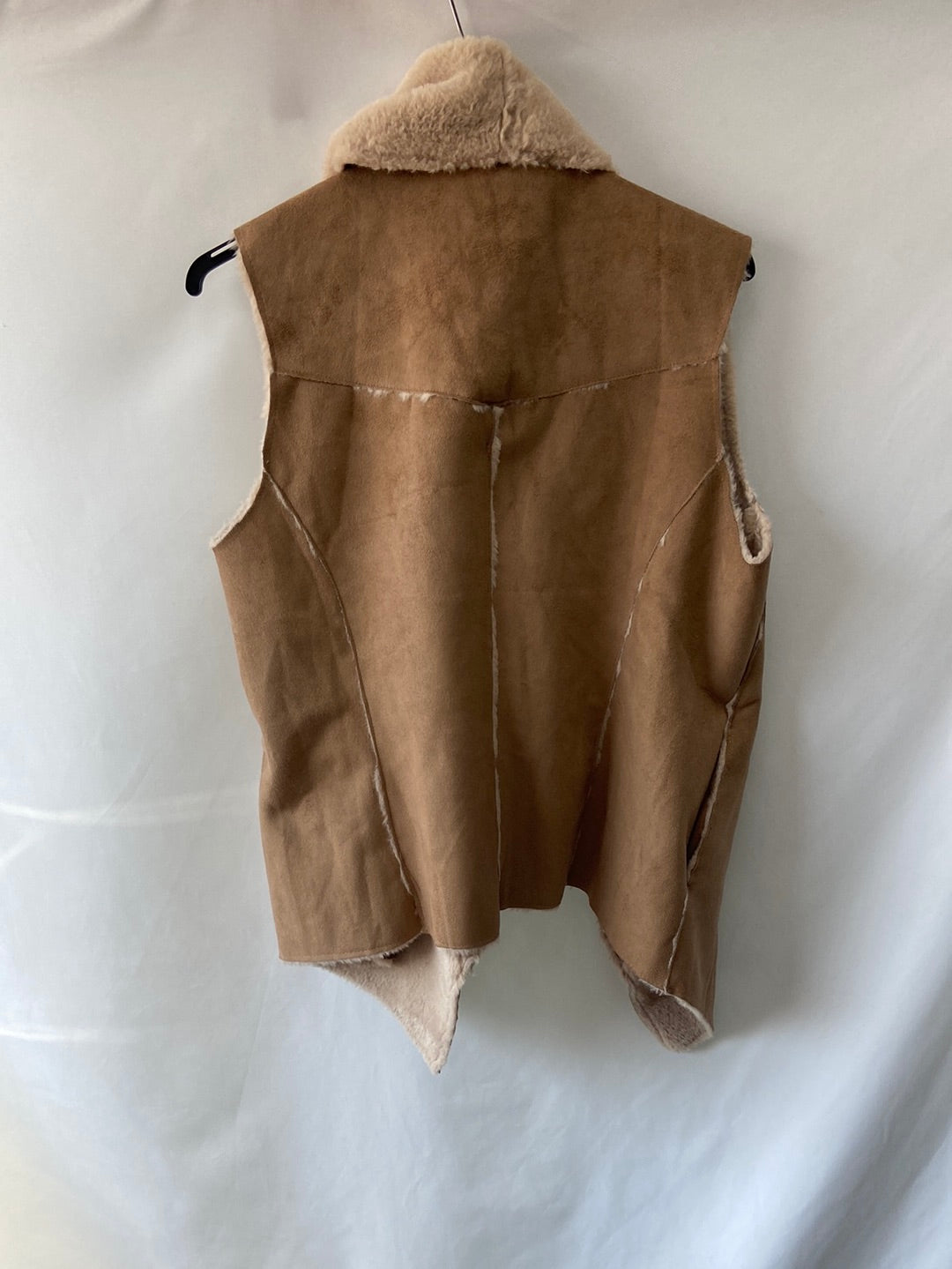 EVA ROSA.Chaleco pelito y antelina beige T.s