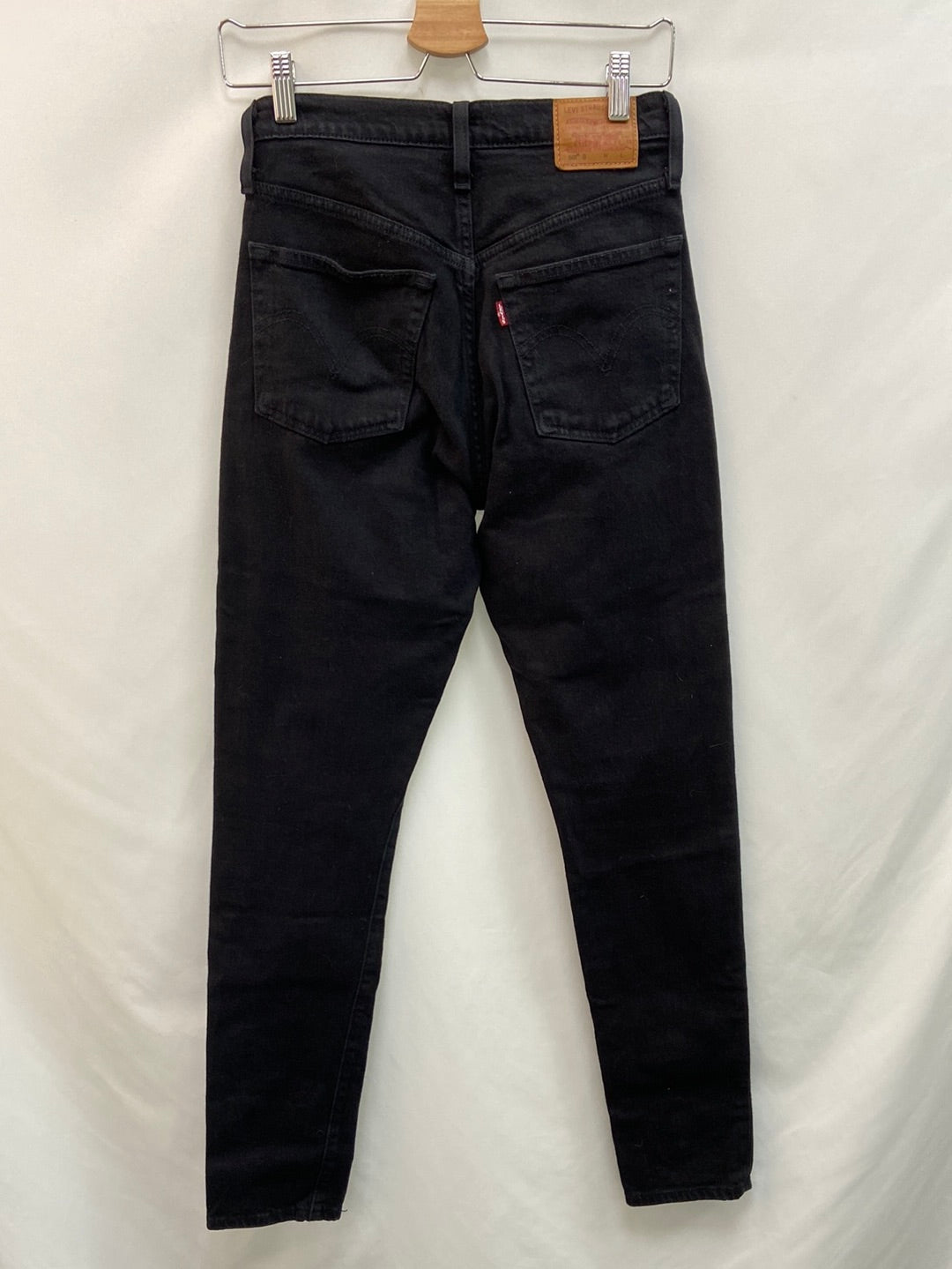 LEVIS. Pantalón negro básico T.34/36