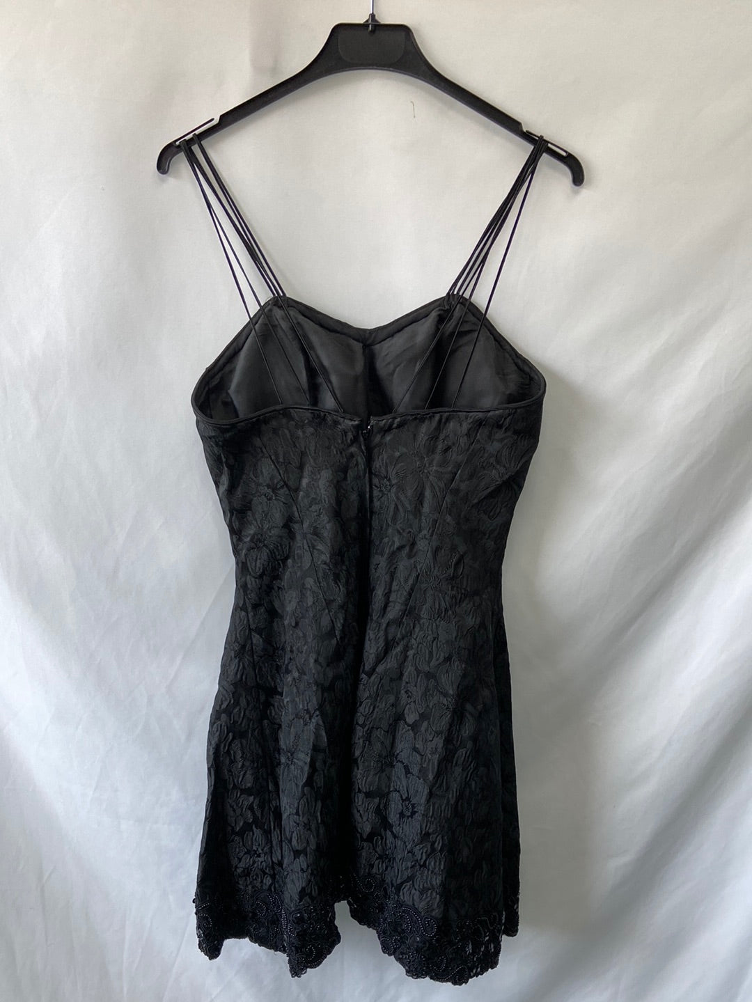 OTRAS. Vestido negro flores textura y lentejuelas T.u