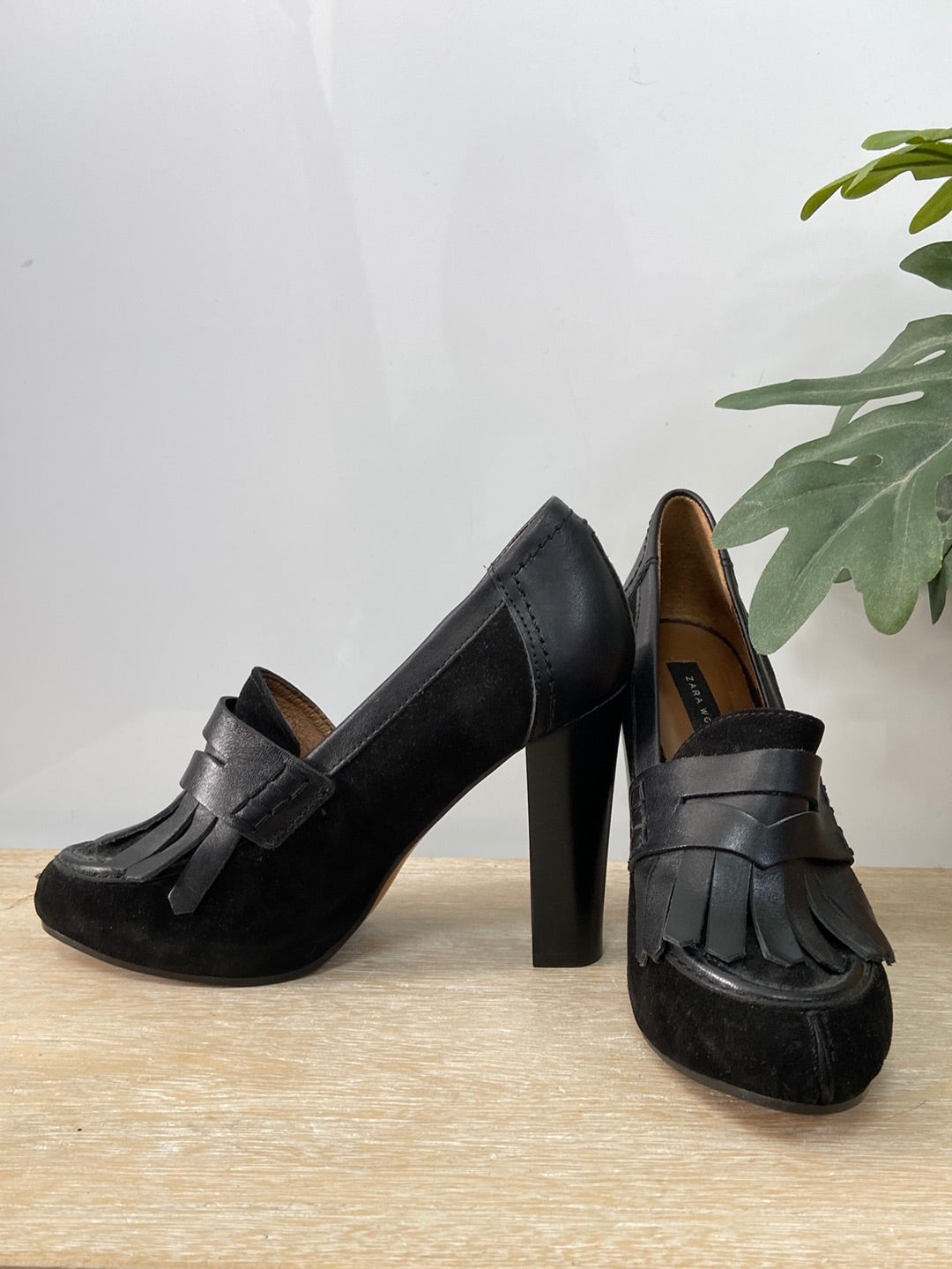 ZARA. Zapatos negros tacón T.37