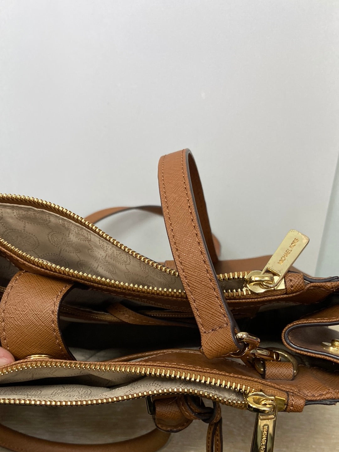 MICHAEL KORS. Bolso camel