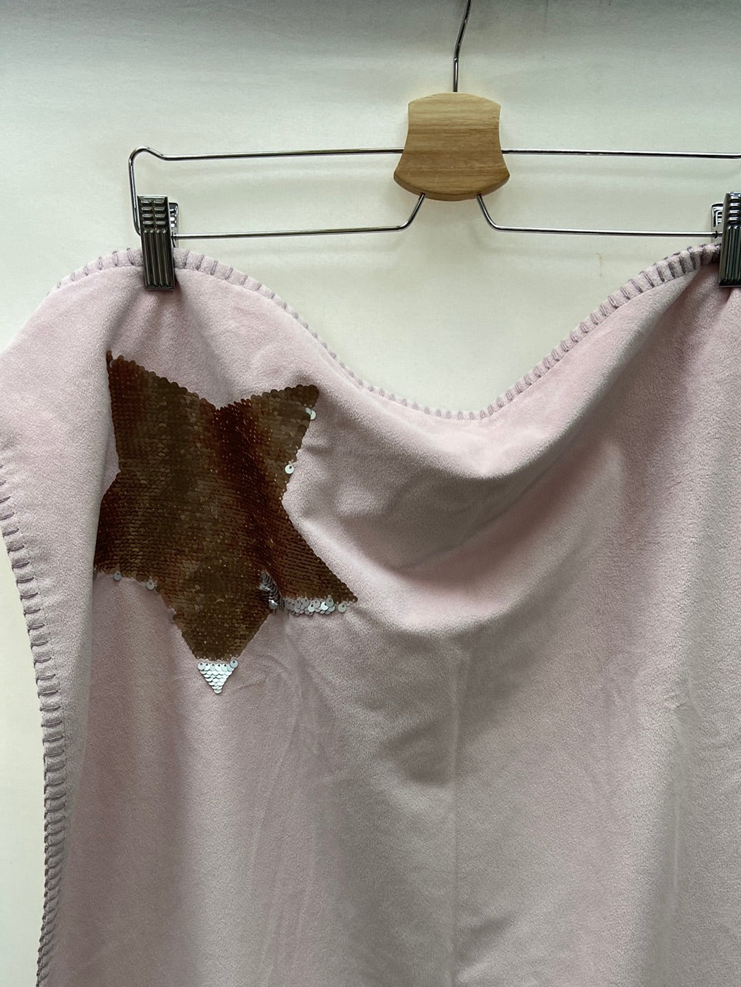 ZARA.Manta rosa lentejuelas