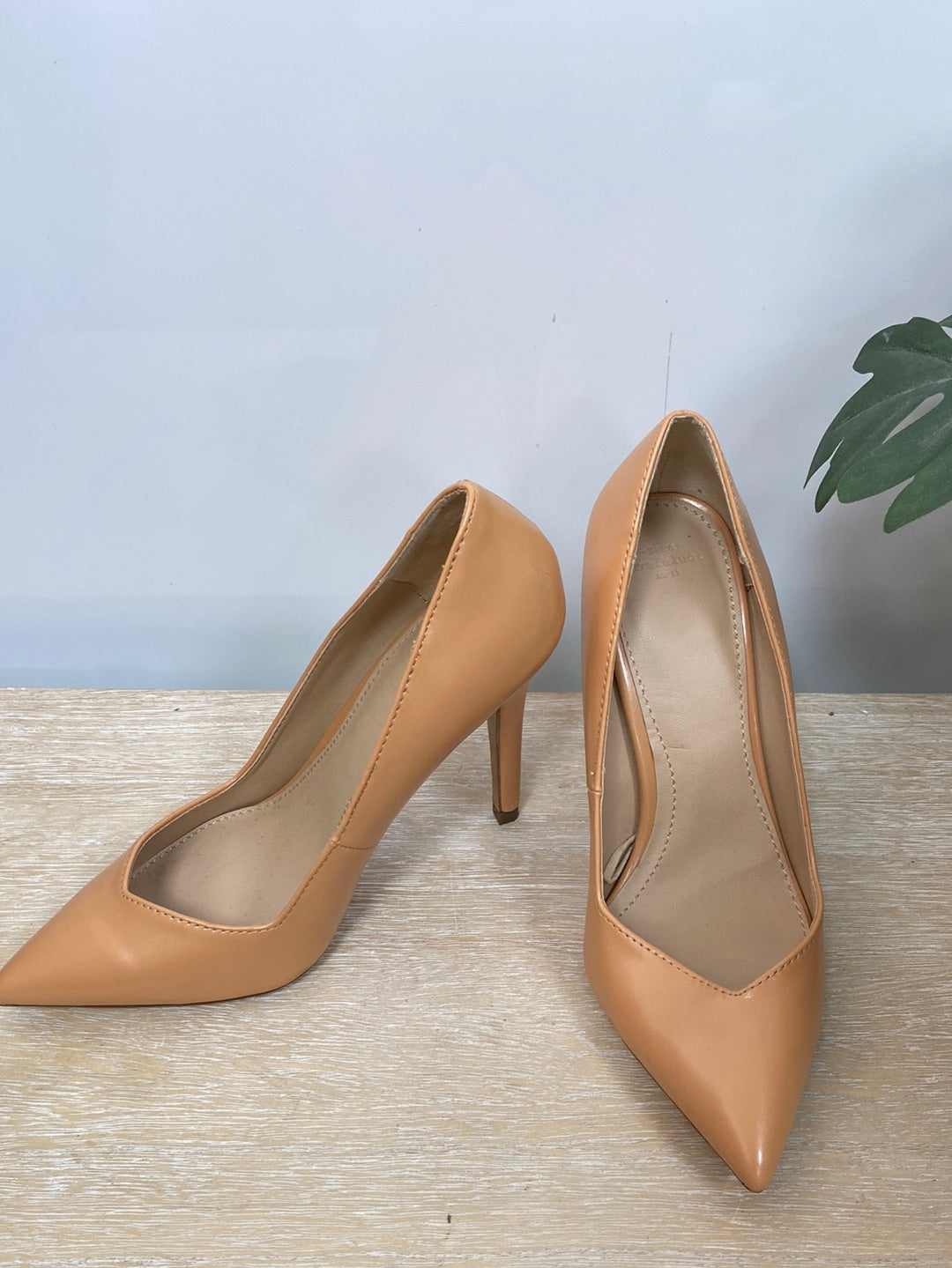 ZARA. Stileto camel T.38