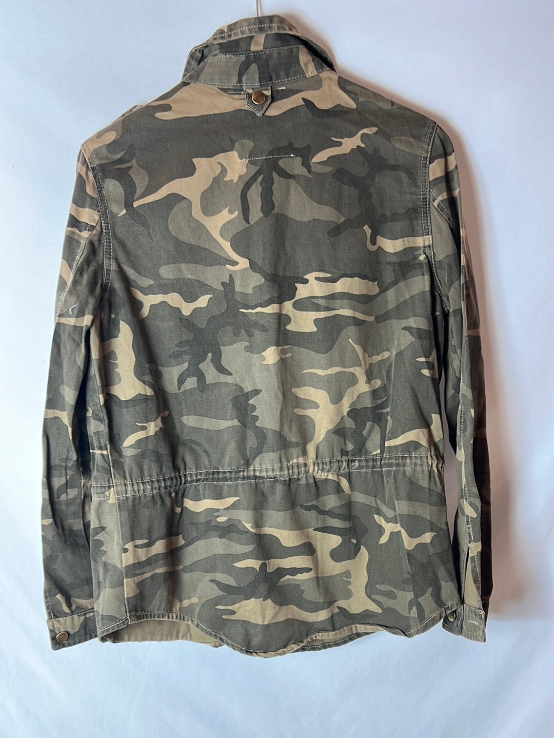 BERSHKA. Cazadora estampado militar. T S