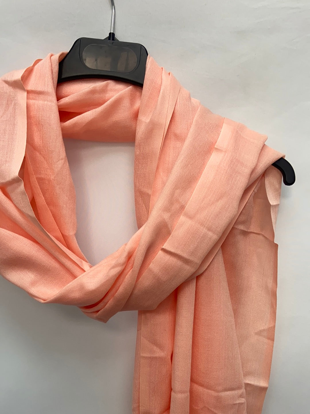 OTRAS. Fular naranja palo