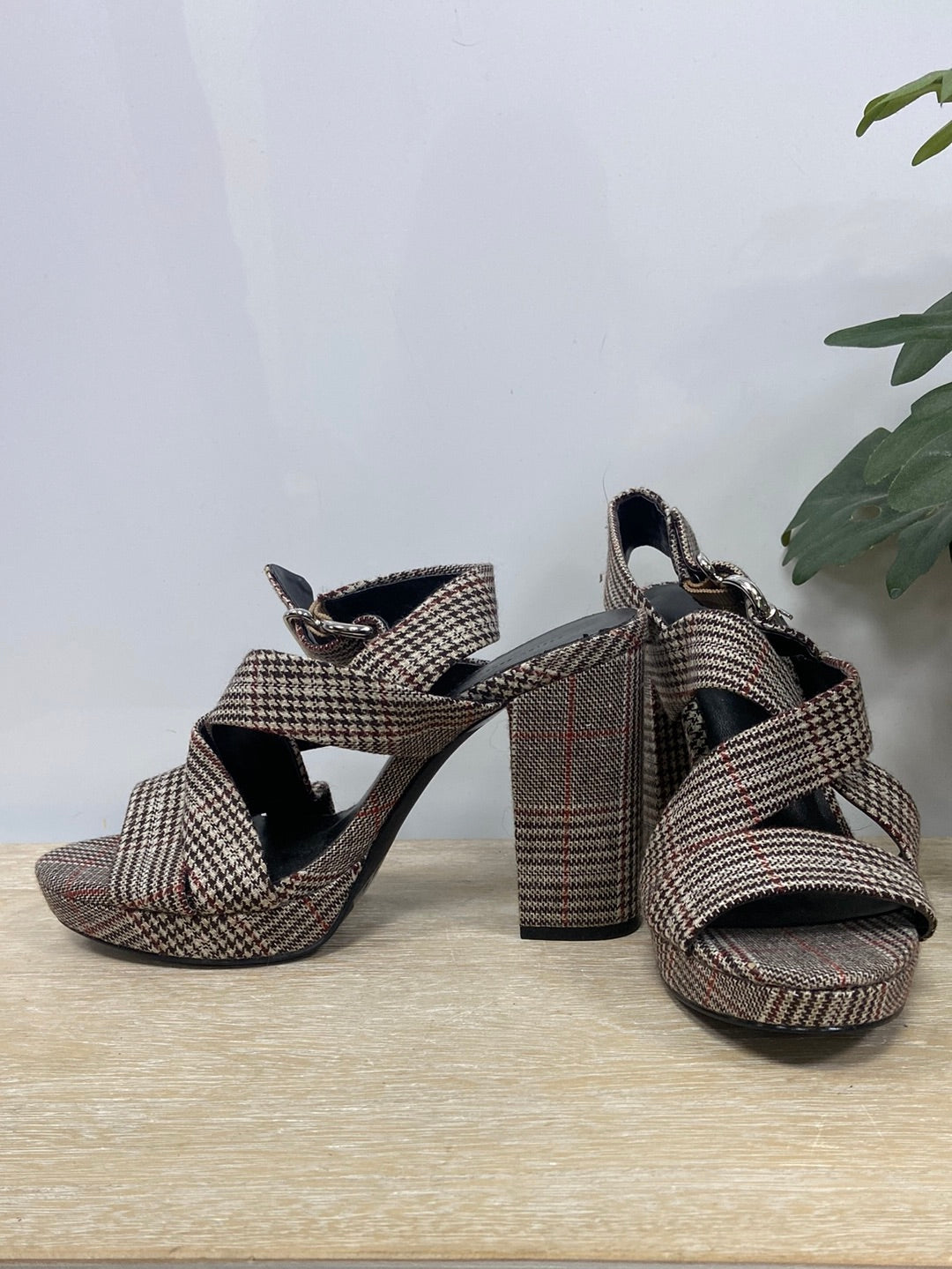 PULL&BEAR.Tacones pata de gallo T.37