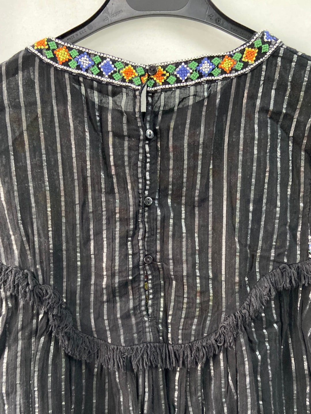 ZARA.Top negro bordado T.XS