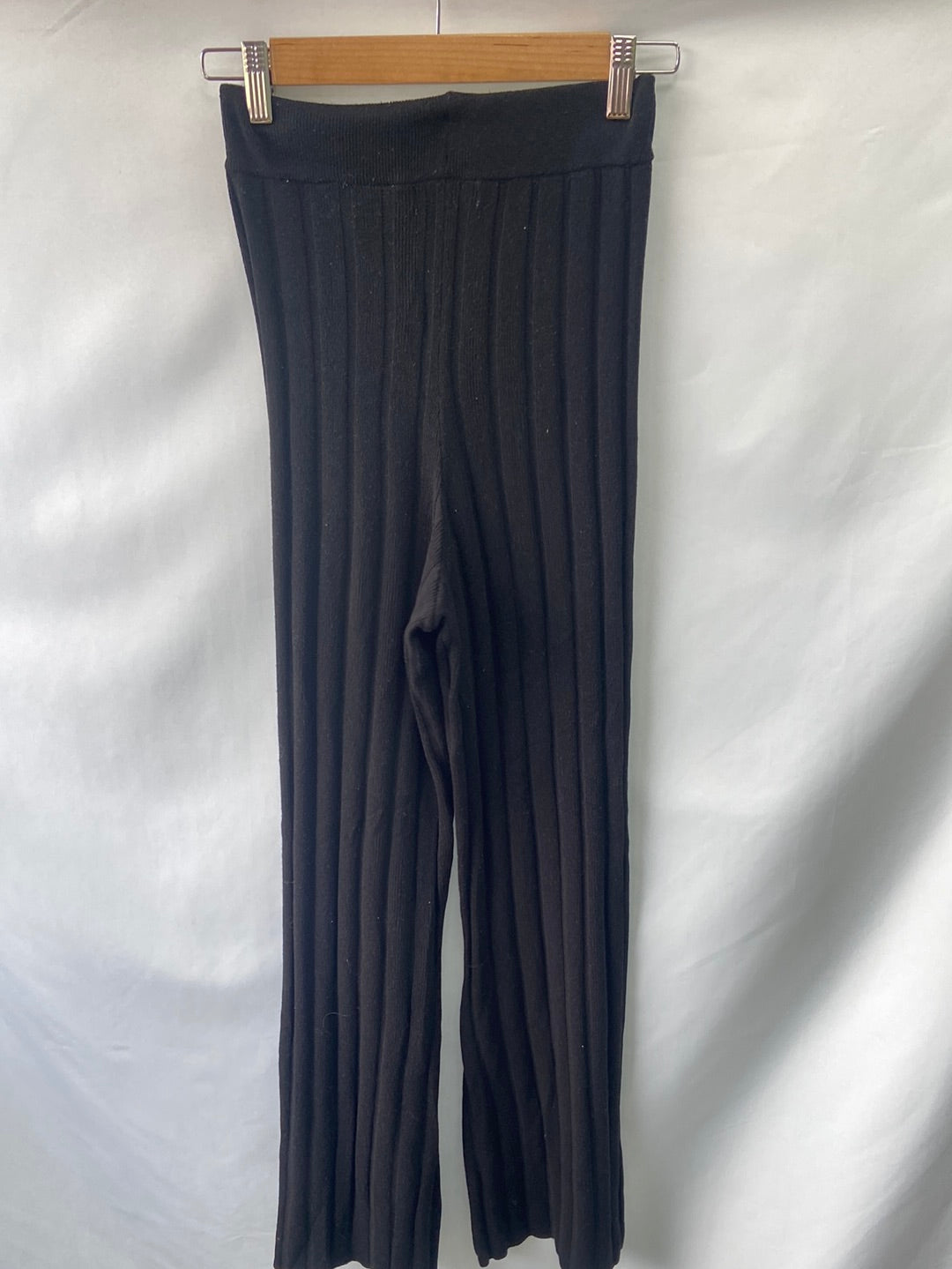 H&m.Pantalones negros punto canalé T.XS