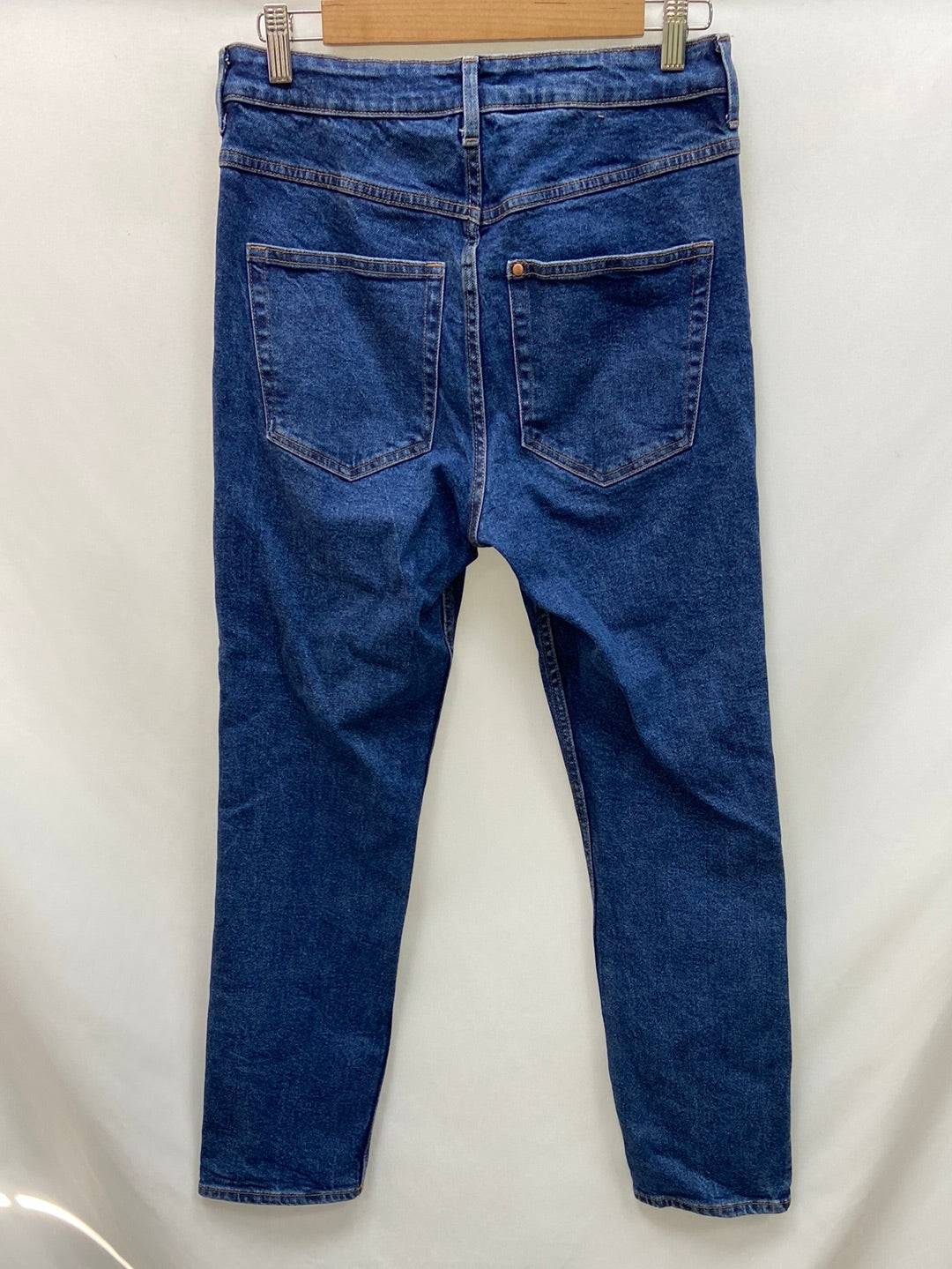 ZARA.Pantalones vaqueros rectos botones T.38