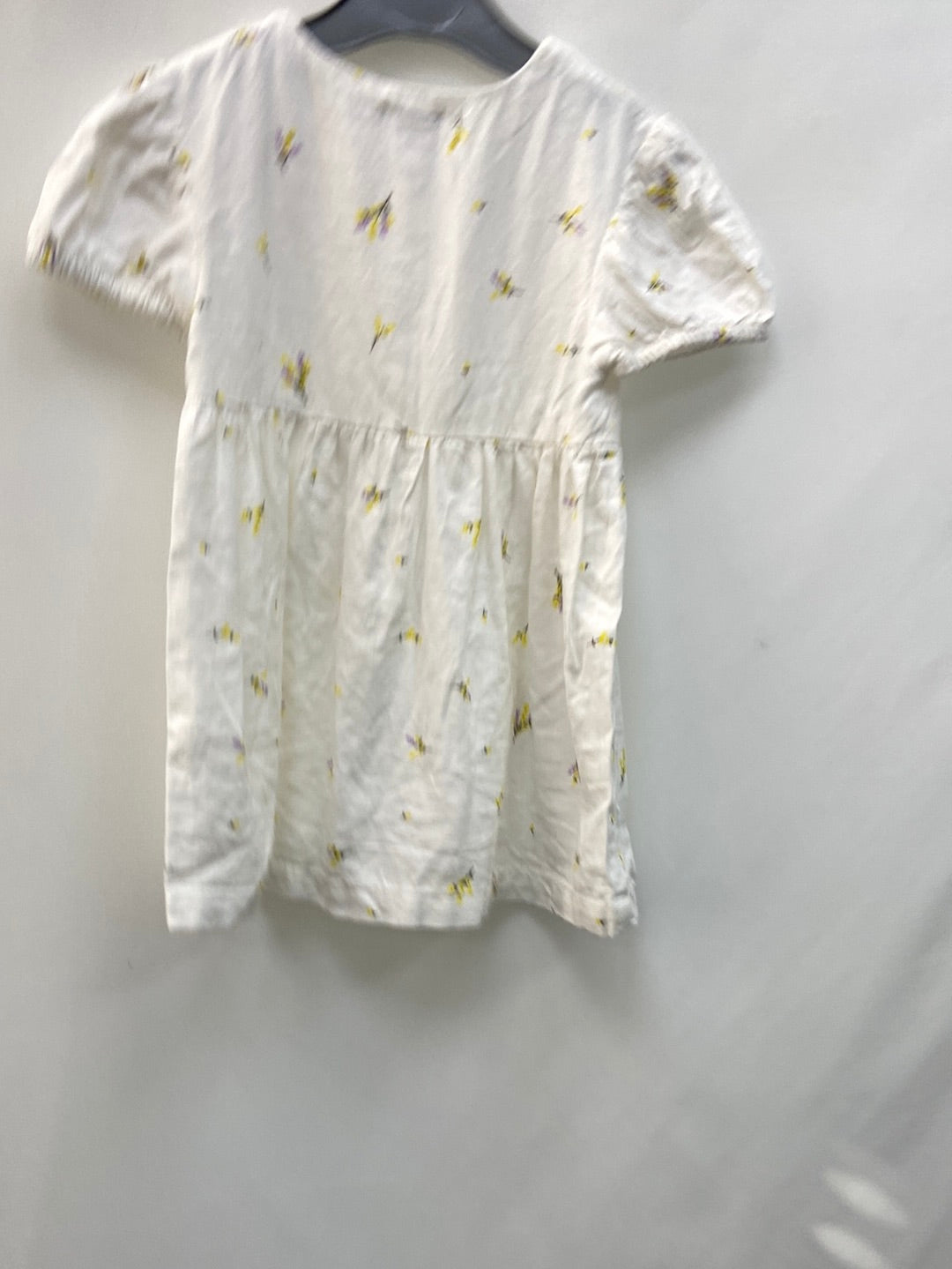 KIABI.Vestido blanco flores T. 18 meses