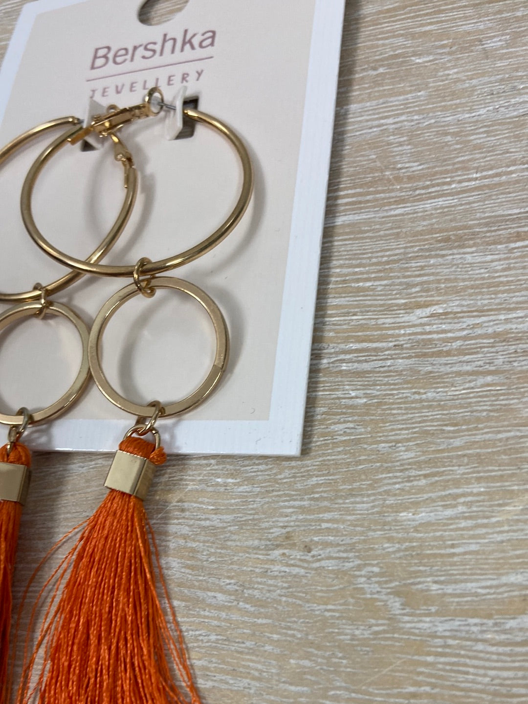 BERSHKA.Pendientes maxi aros y flecos