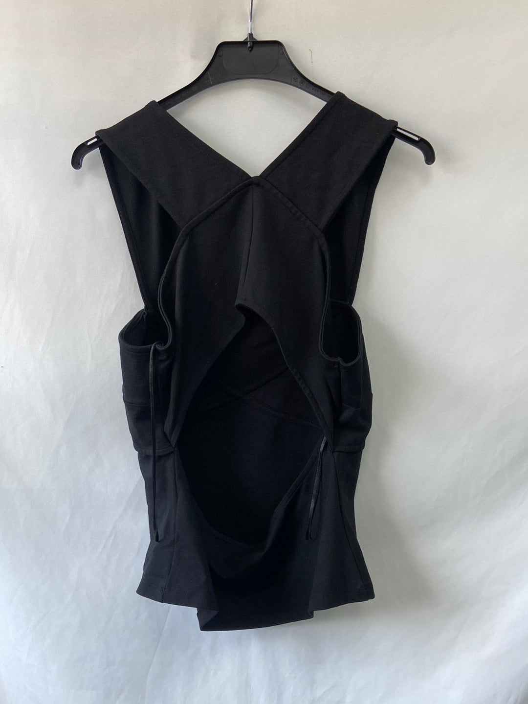 OTRAS.Top negro espalda descubierta T.M