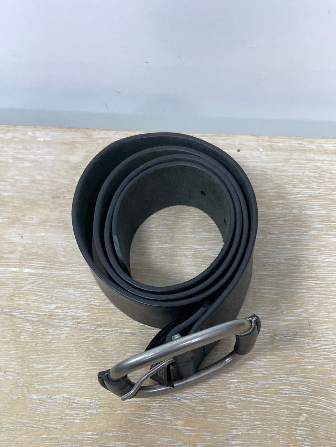 MASSIMO DUTTI. Cinturón negro piel T.75