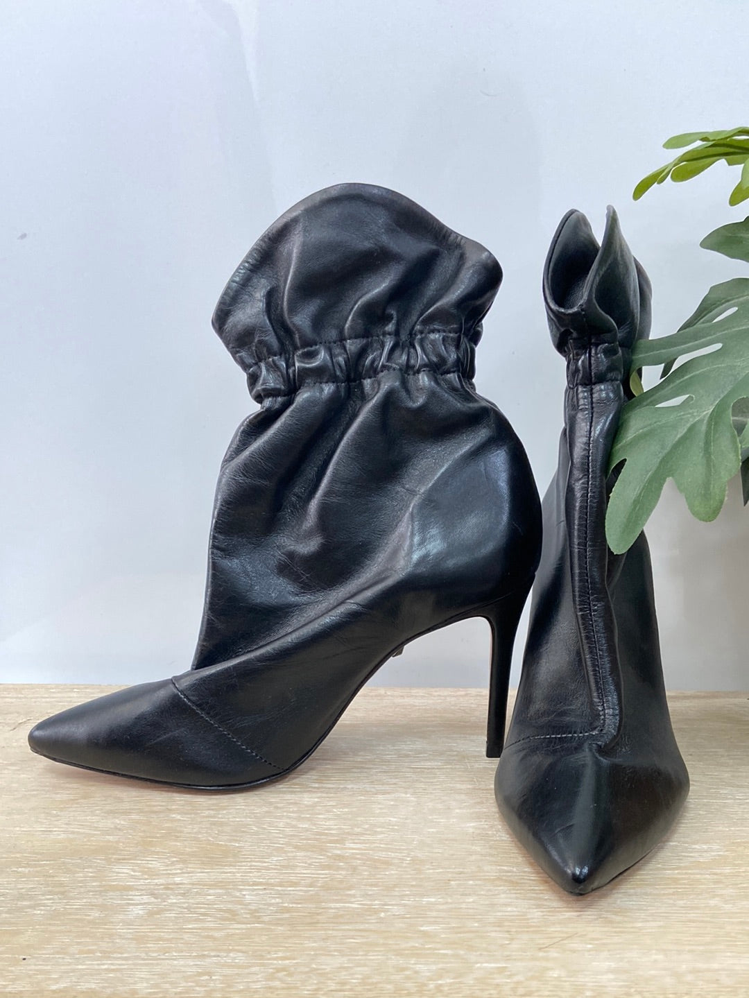 SCHUTZ. Botines goma tobillo T.38