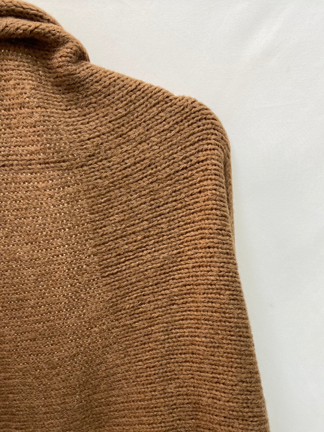 OTRAS. Toquilla de lana beige