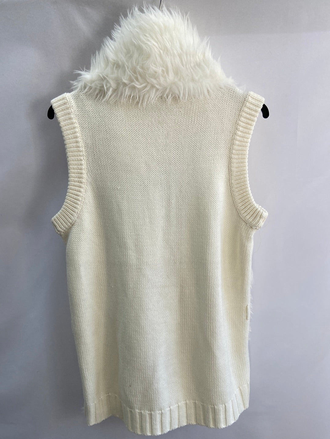 OTRAS.Chaleco blanco roto pelo y punto T.M