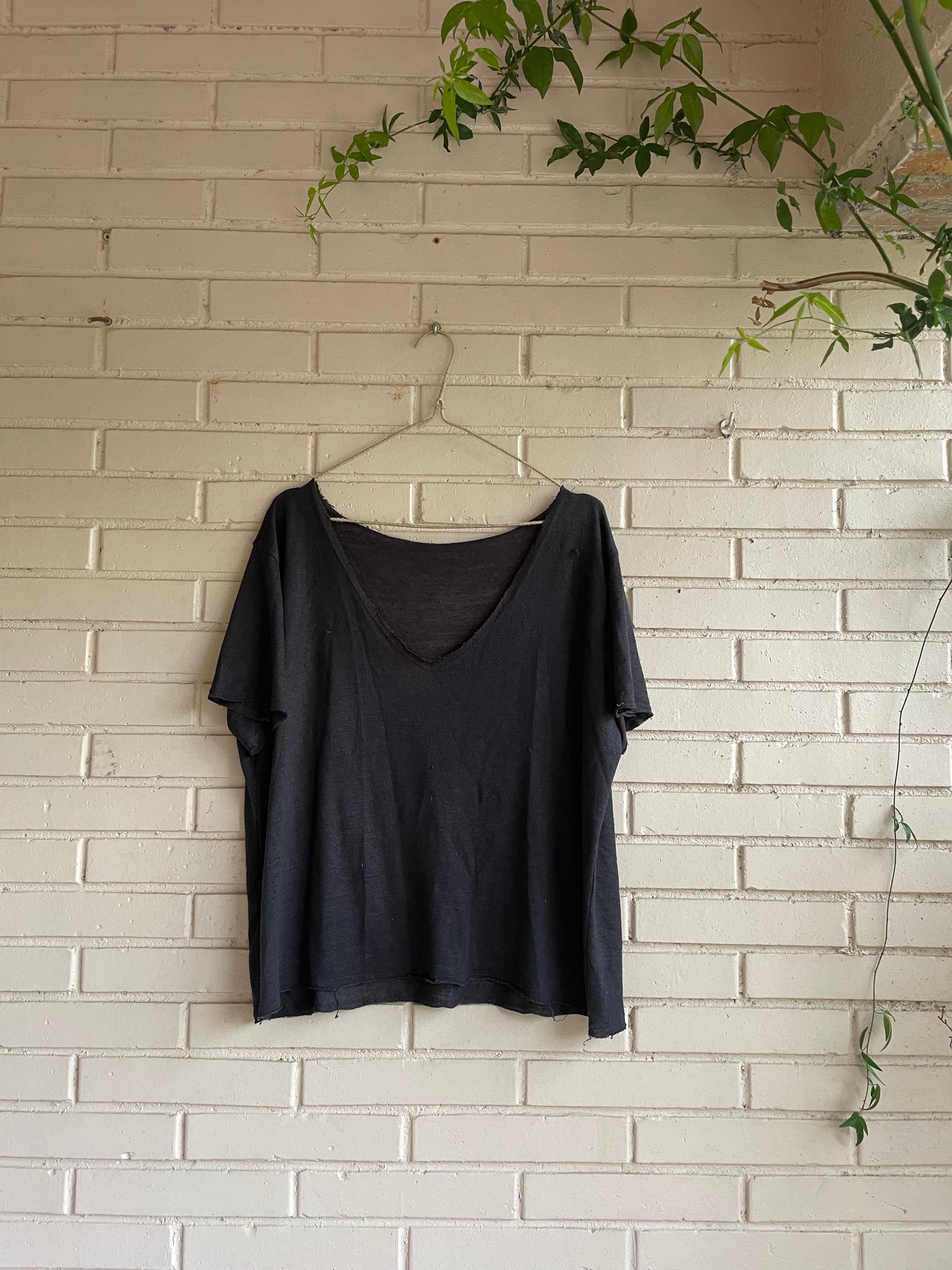 OTRAS.Camiseta básica negra deshilachada TU(m)