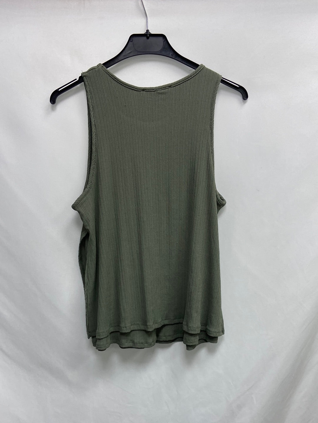 MANGO. Top verde canalé T.m