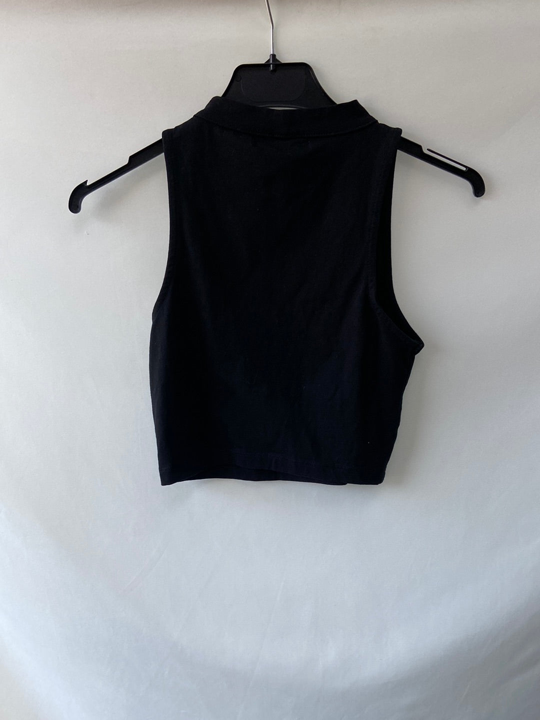 PULL&BEAR.Croptop negro abertura T.M