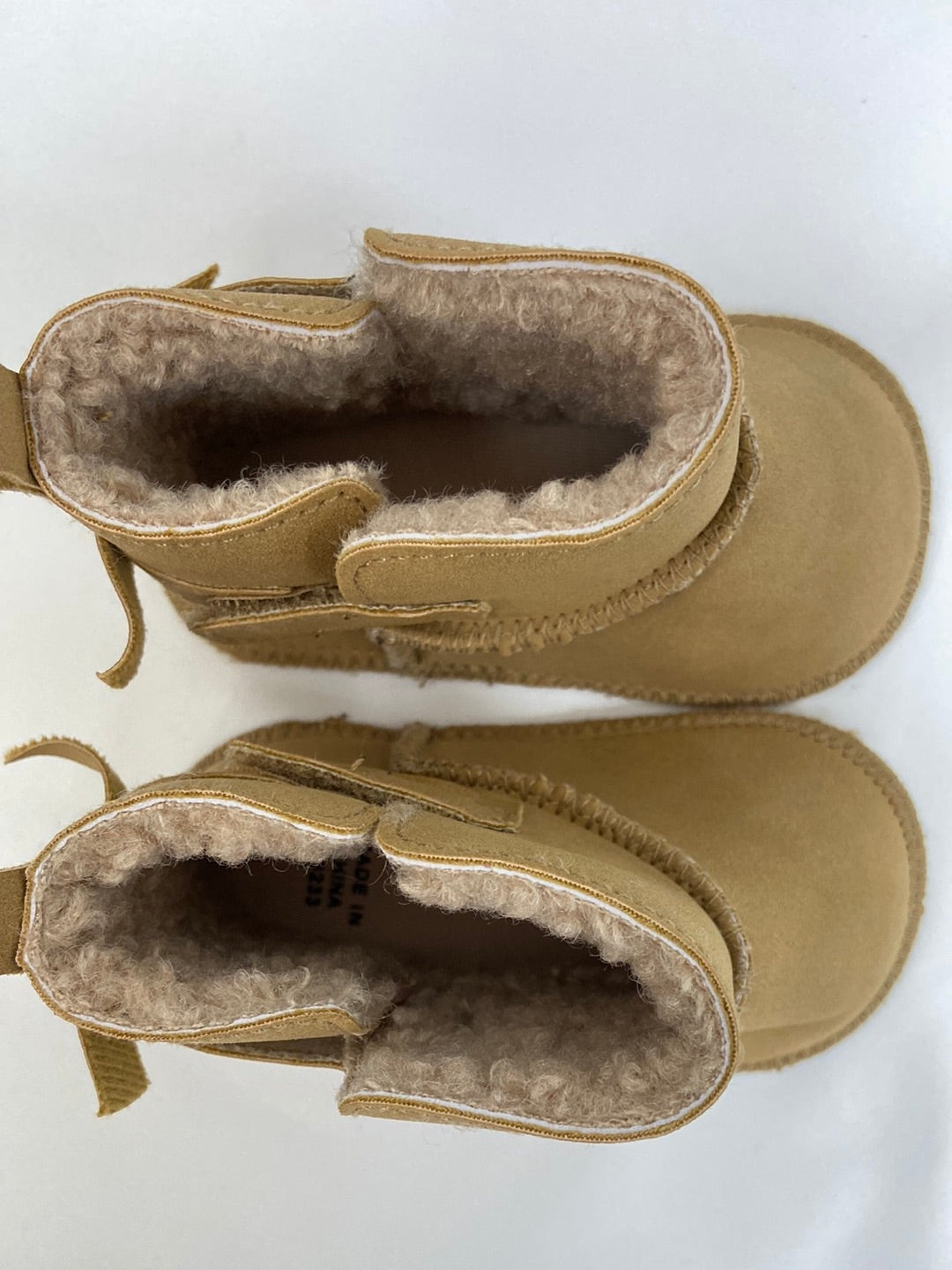 OTRAS. Botitas borrego interior T.9