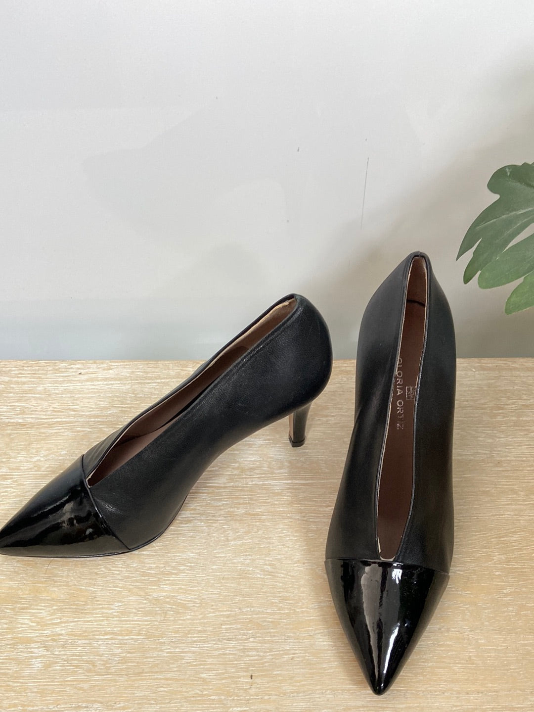 GLORIA ORTIZ. Zapato de tacón cerrado negros T. 37