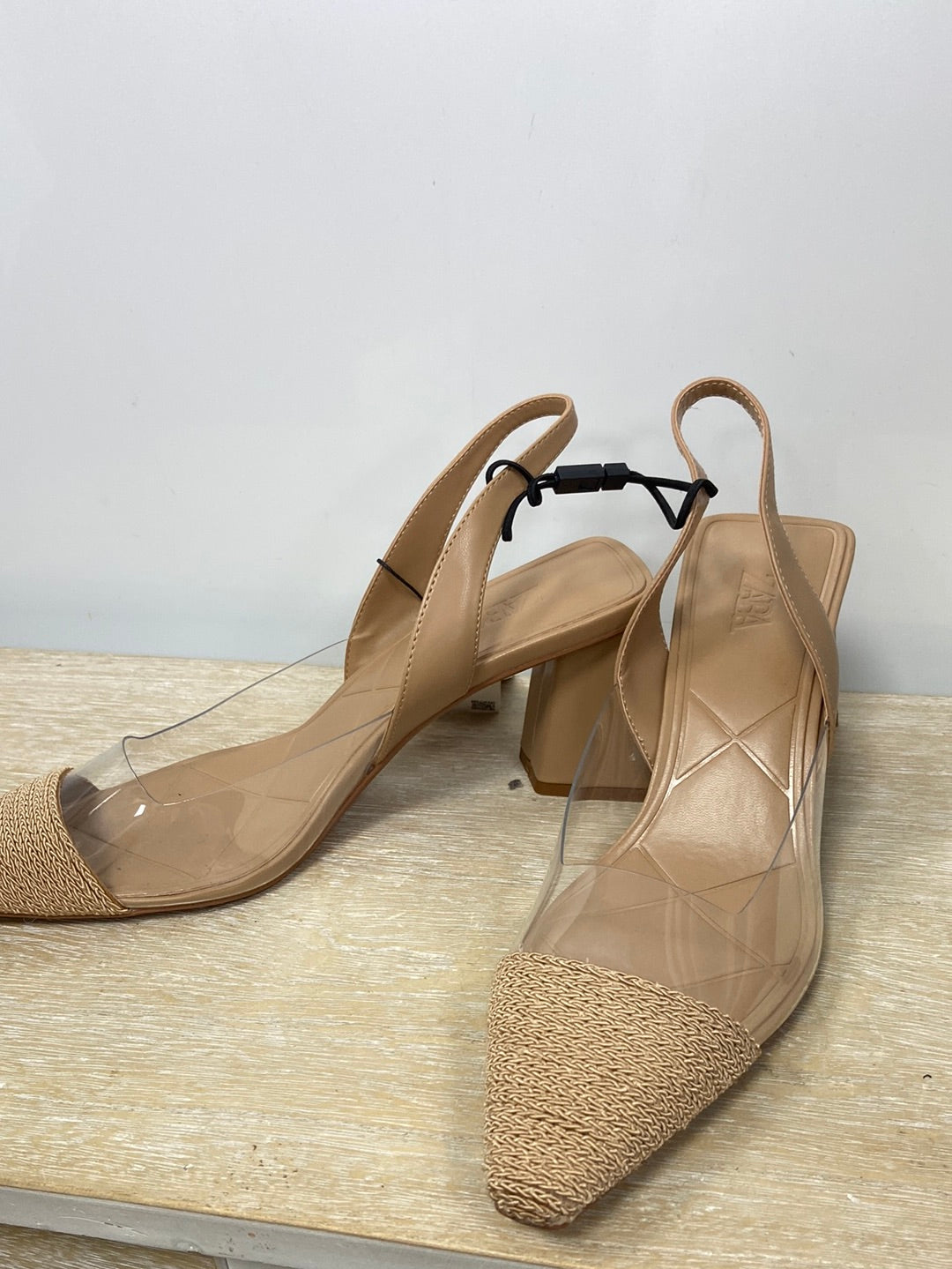 ZARA. Beige double texture sandals S.41