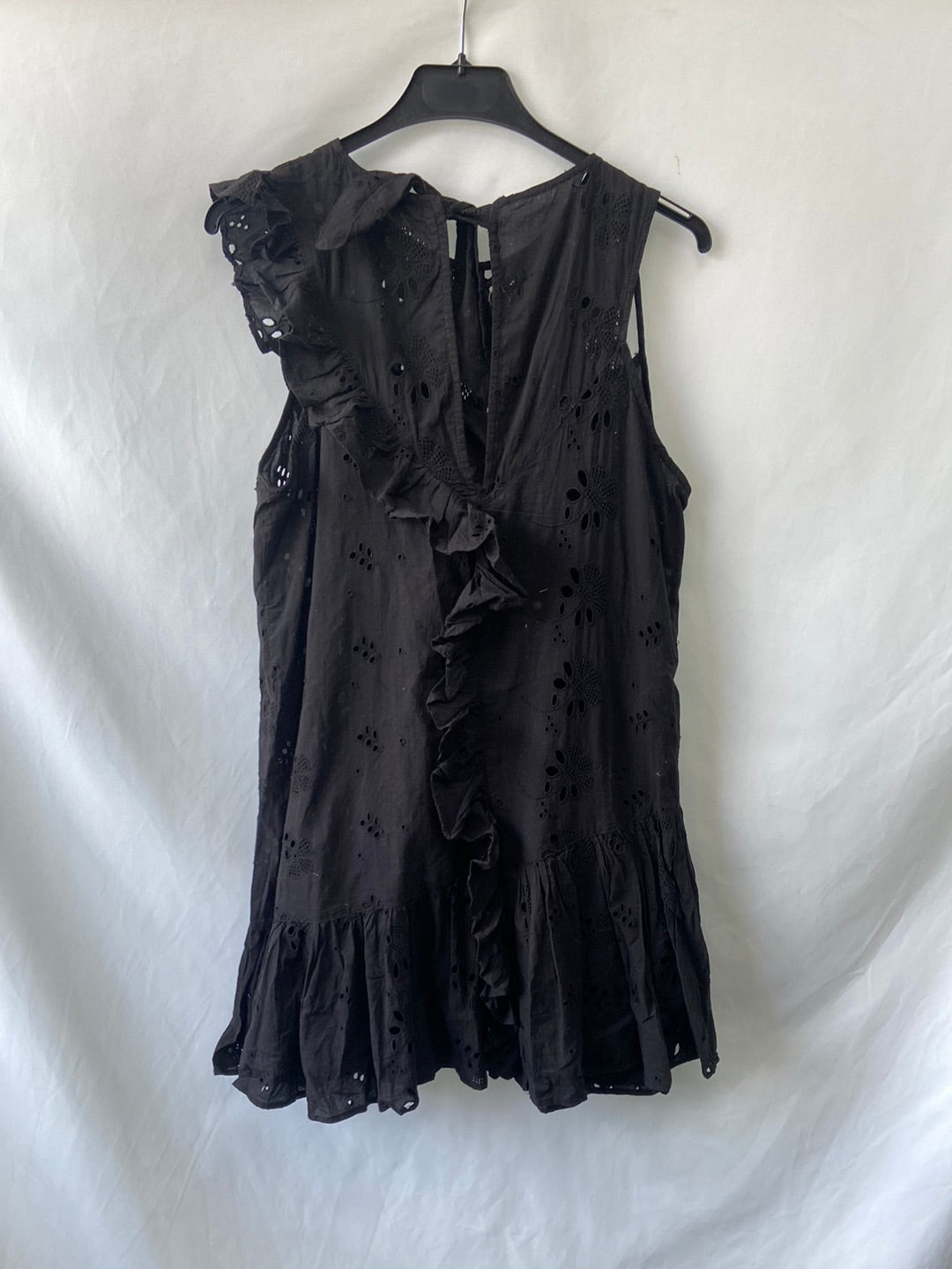 ZARA.Vestido negro troquelado bordado T.S