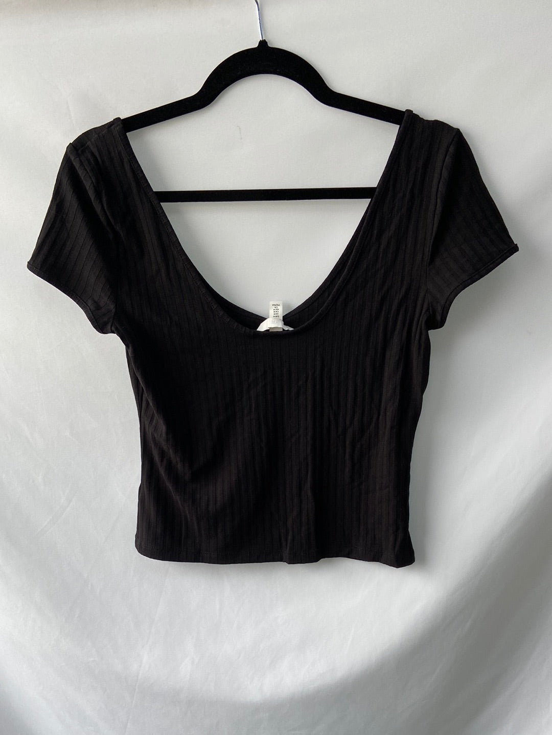 H&M.Camiseta negra canalé T.m