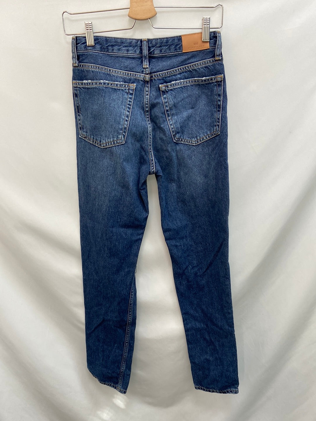 MANGO. pantalon vaquero roto azul marino T.34