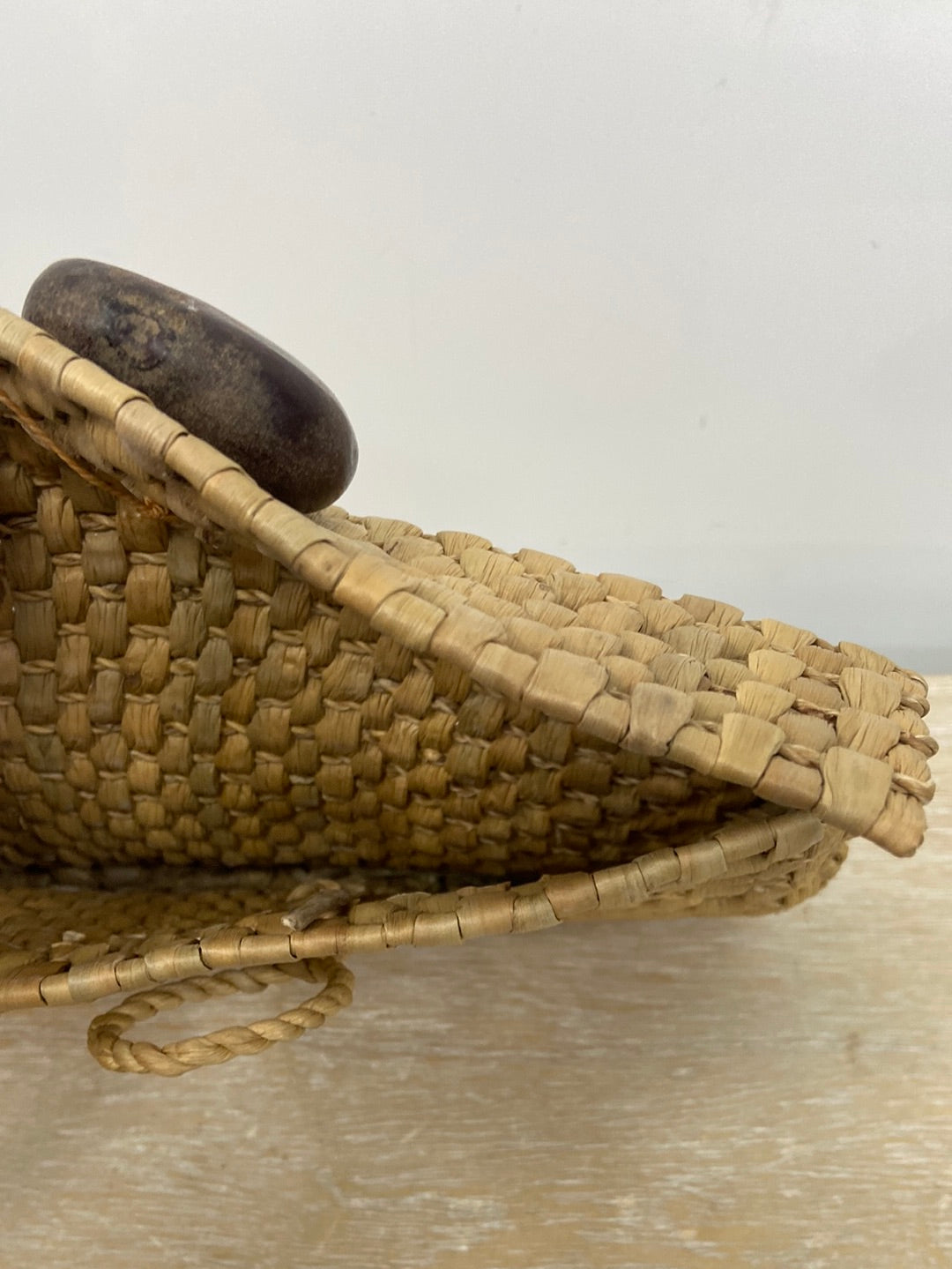 OTRAS.Bolso mini rafia