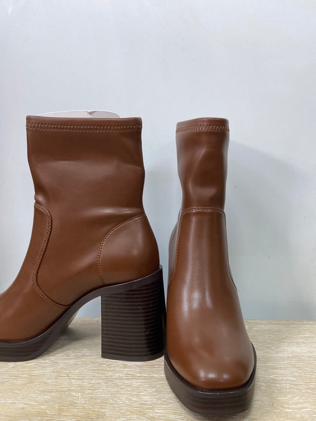 STRADIVARIUS.Botines polipiel marrones tacón T.37