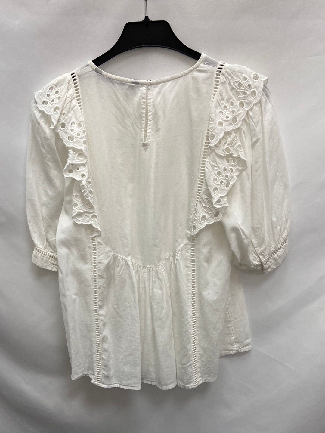 ZARA.Blusa volantes troquelada T.XS (Tara)