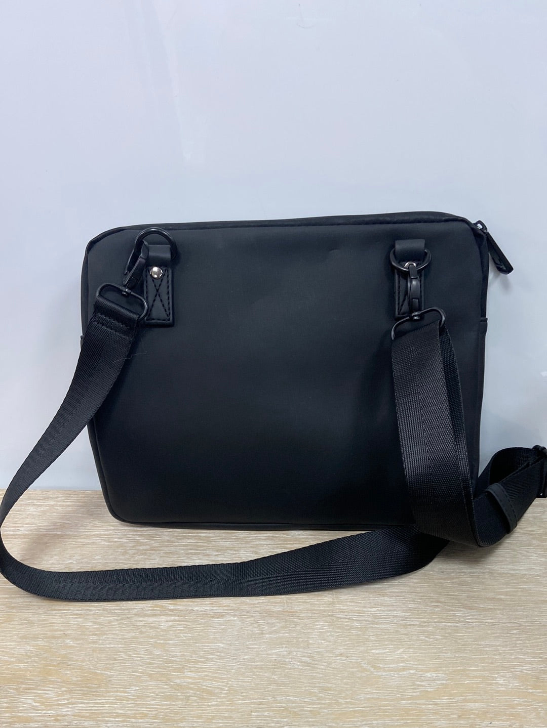 ADOLFO DOMINGUEZ. Bolso negro