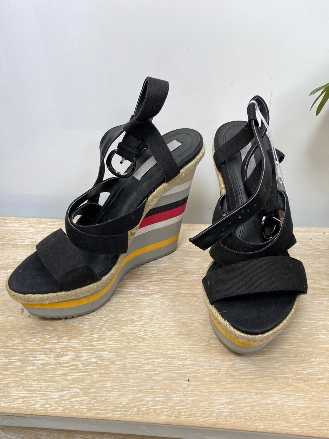 ZARA. Cuñas negras T.38