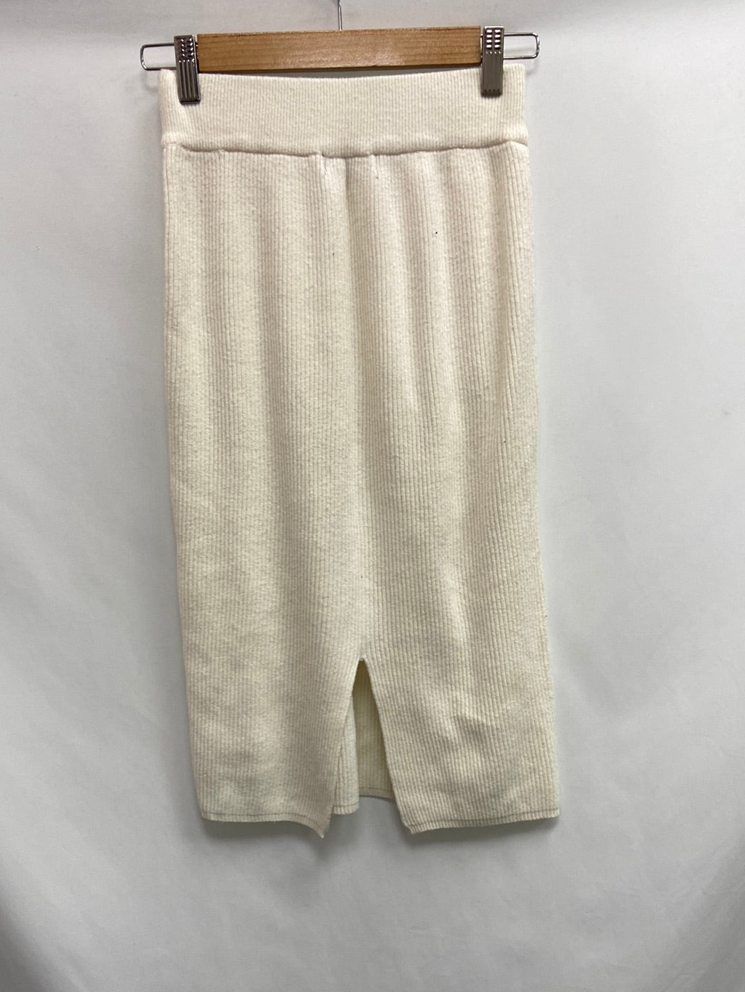 BERSHKA. Falda punto blanco T.s