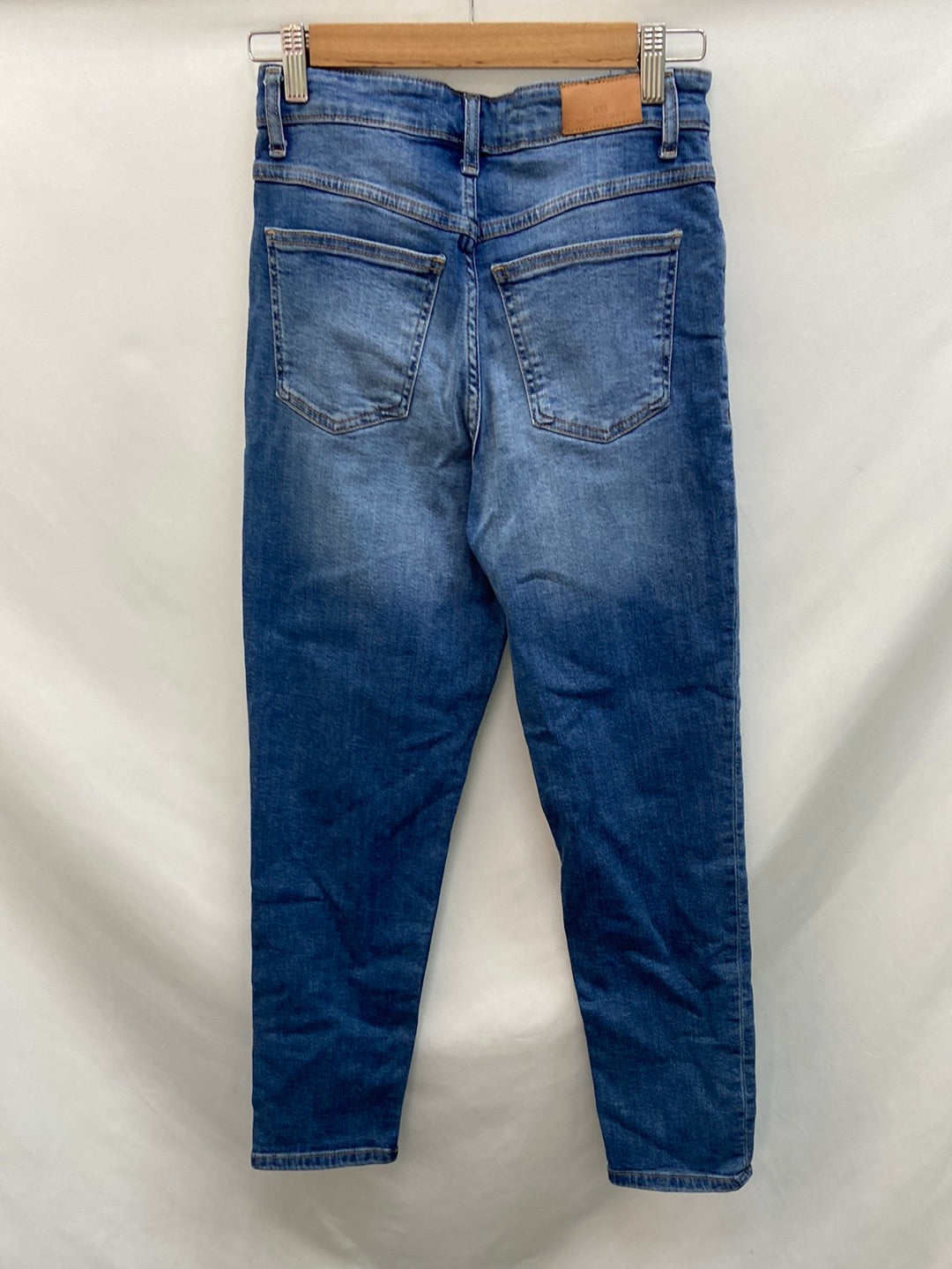 MANGO. Pantalon azul marino mom fit T.34