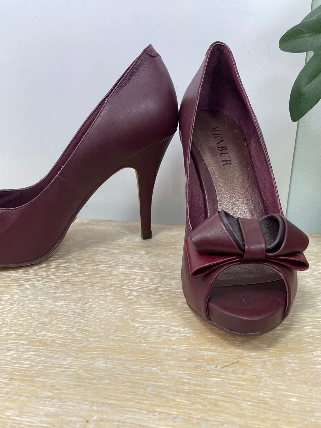 MENBUR.Tacones burdeos T.37