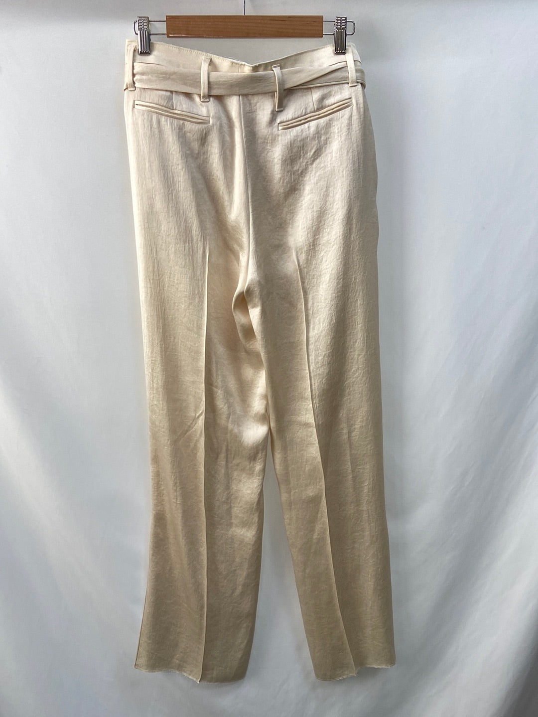 ZARA.Pantalones beiges satinados T.S