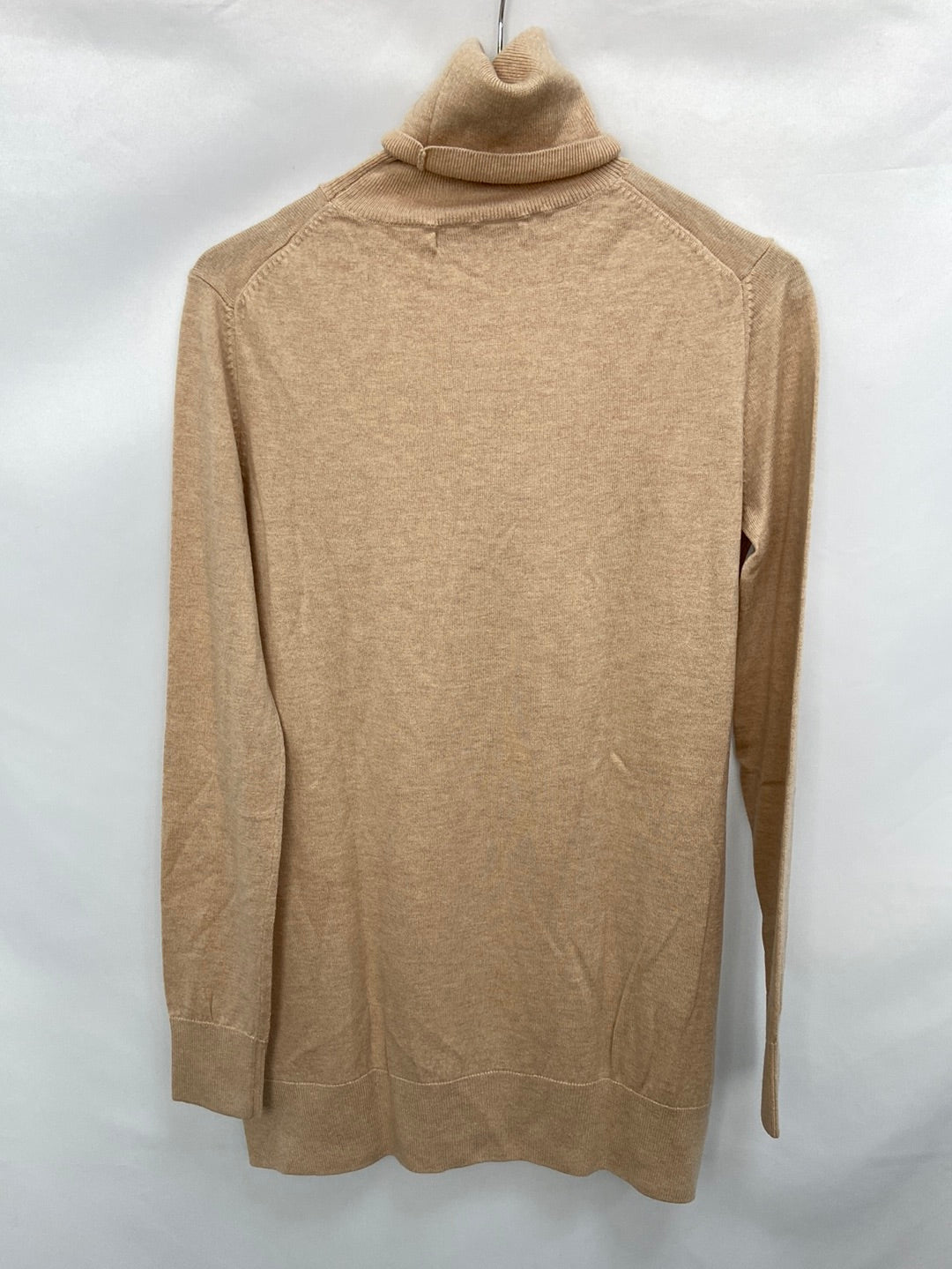 UTERQÜE. Jersey beige largo cuello vuelto T.s