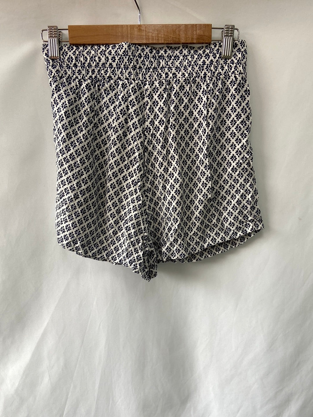 FÓRMULA JOVEN. Shorts fluidos T.38