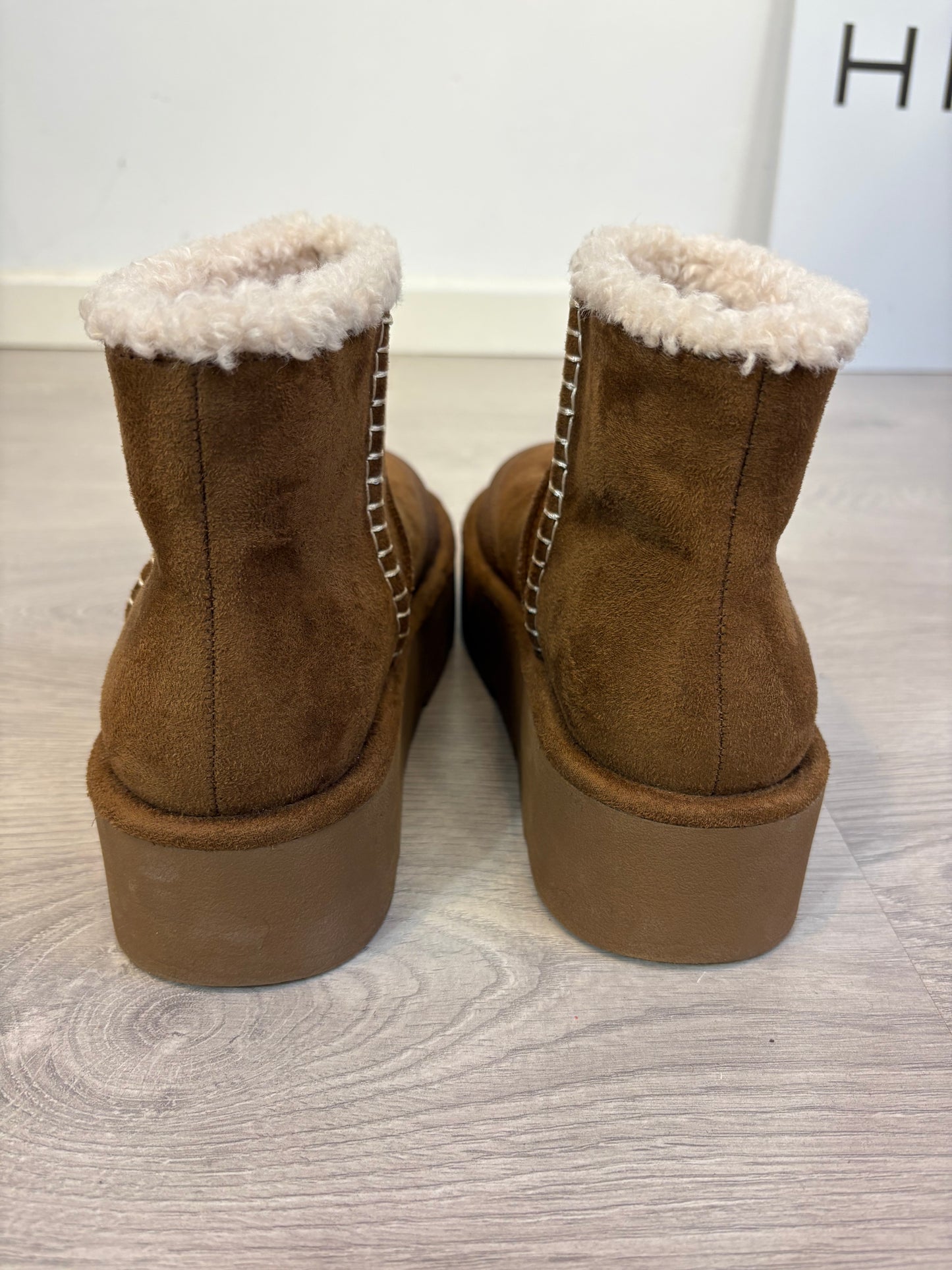 ZARA. Botines plataforma borreguito