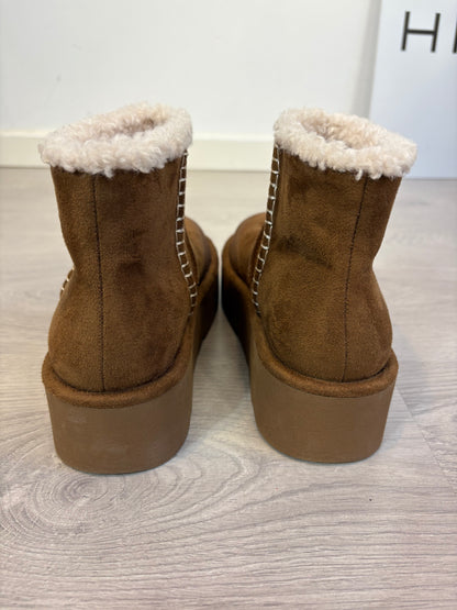 ZARA. Botines plataforma borreguito