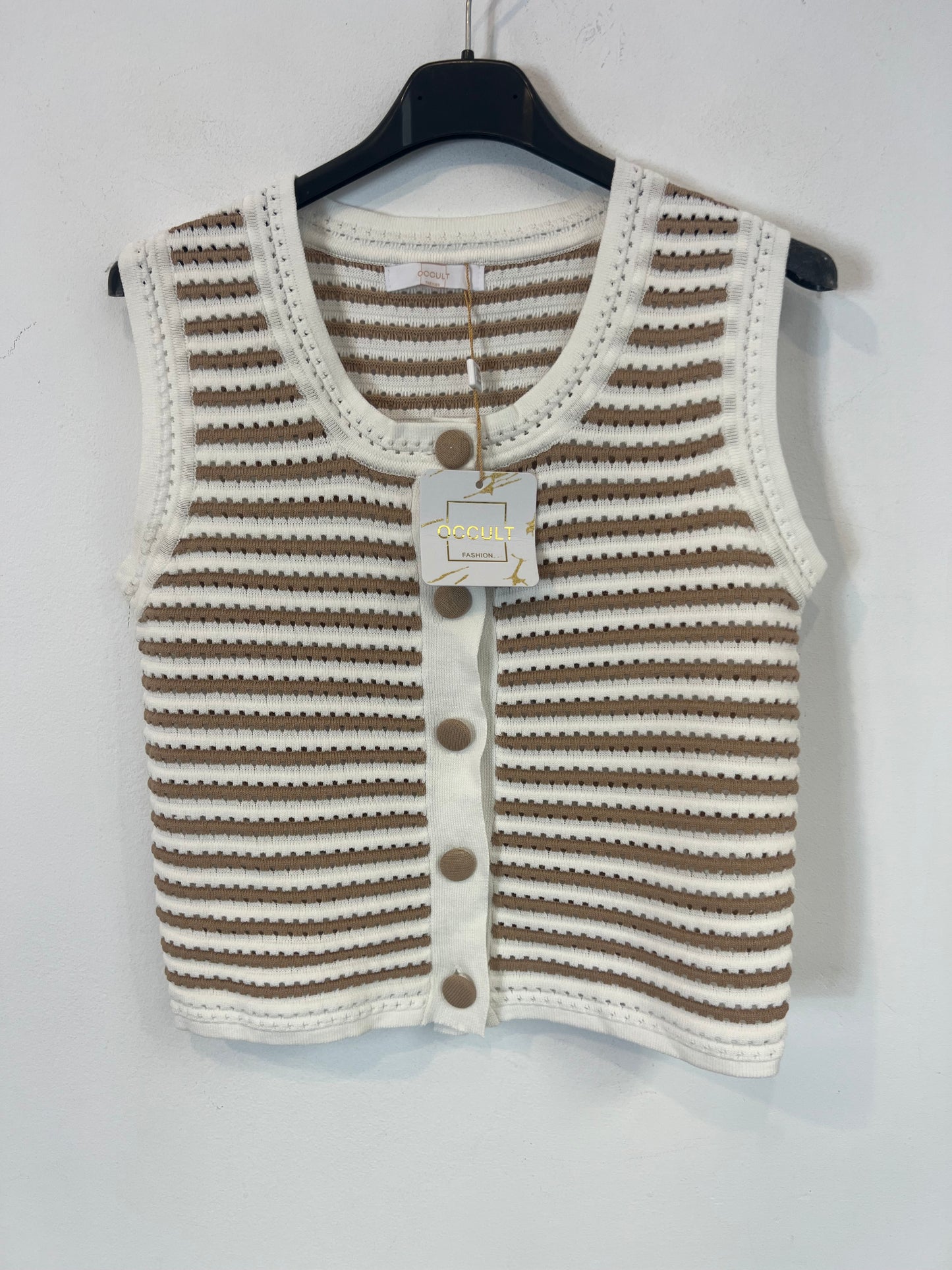 OTRAS. Conjunto  beige y blanco perforado. T S