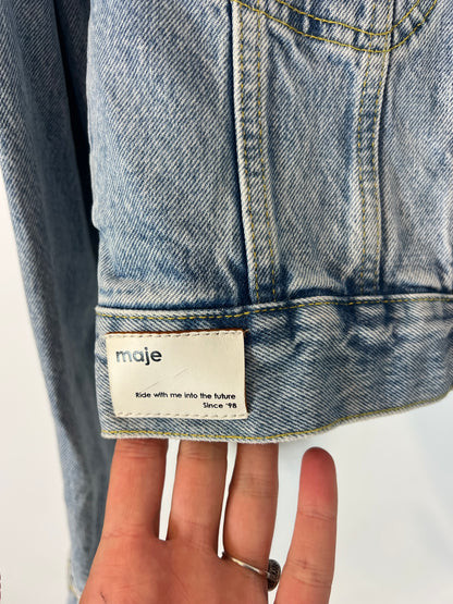 MAJE. Cazadora denim chapas T.36